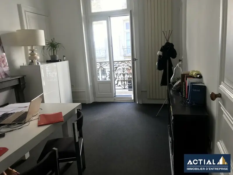 Bureau à louer - Nantes (44000) - 64 m² - 916 €/mois