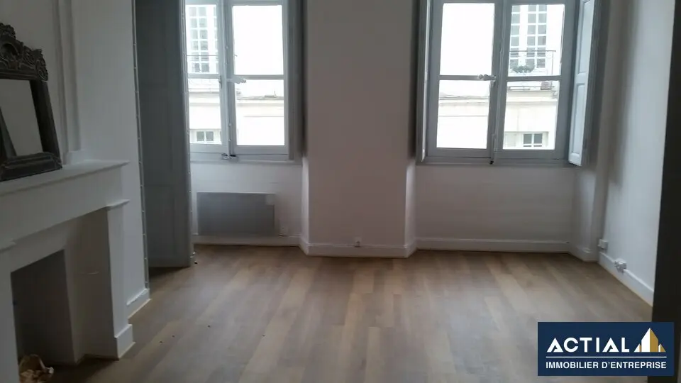 Bureau à louer - Nantes (44000) - 90 m² - 1 083 €/mois