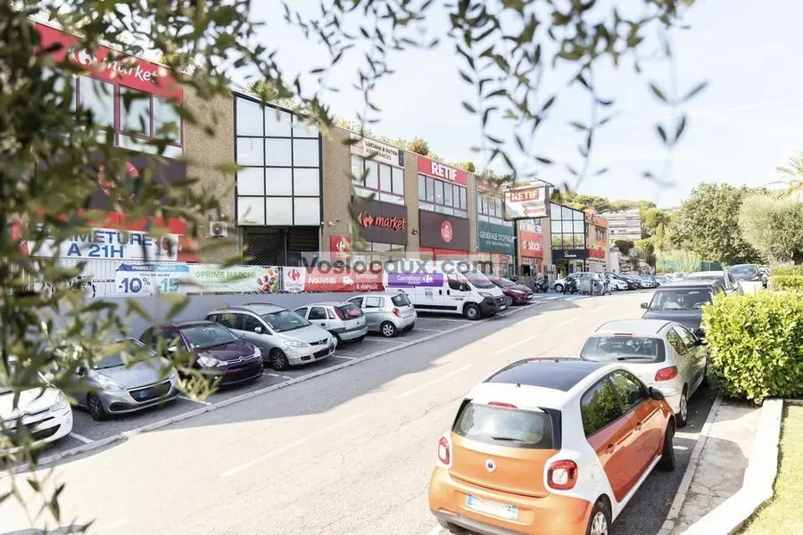 Entrepôt / Activité à louer - Villeneuve-Loubet (06270) - 740 m² - 7 400 €/mois