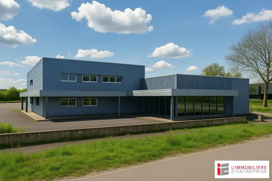 LOCATION  BÂTIMENT D'ACTIVITÉS  1 615 M²  VITRÉ