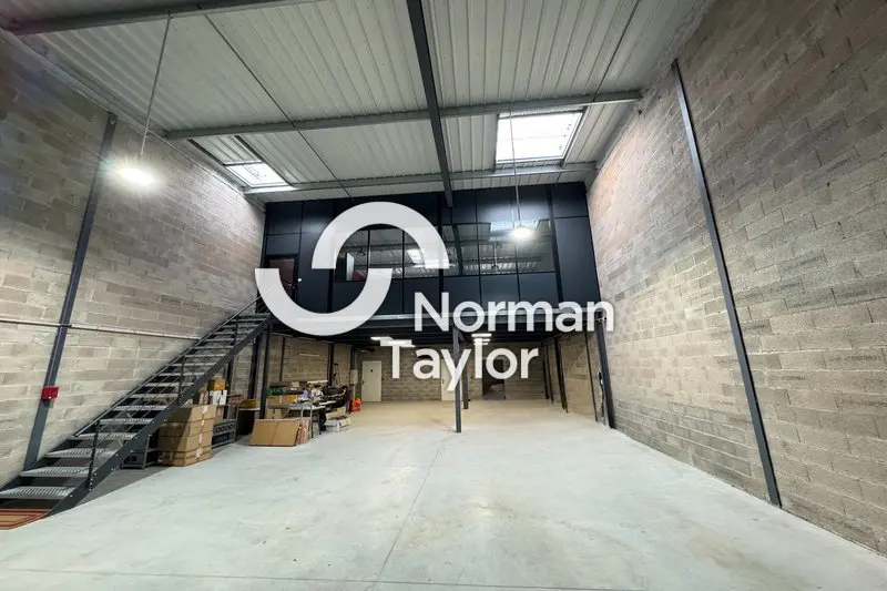 Entrepôt / Activité à louer - Mauguio (34130) - 345 m² - 3 200 €/mois