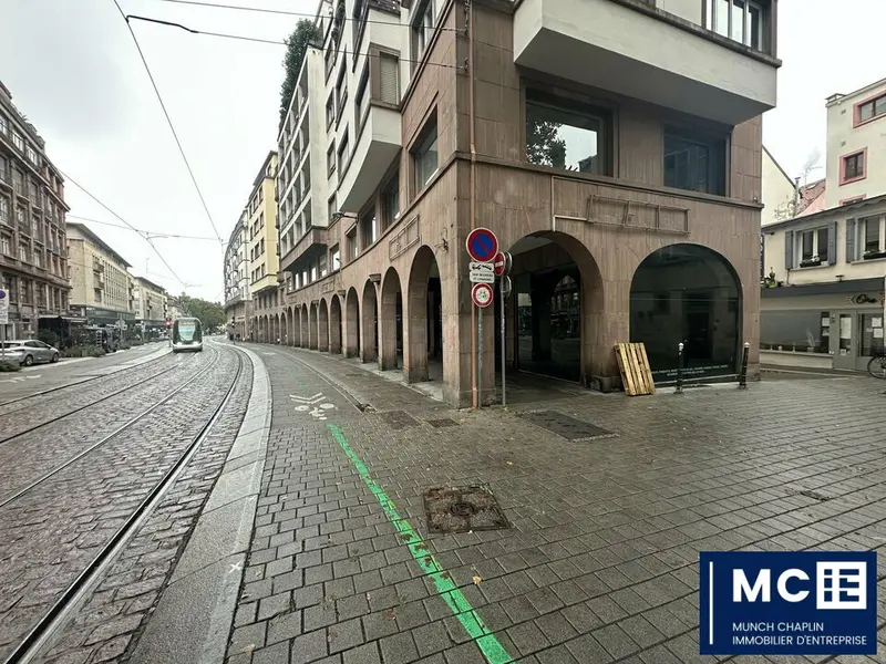 Local Commercial à louer - Strasbourg (67000) - 850 m² - 13 954 €/mois