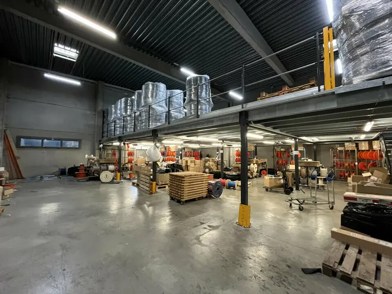 LOCAL D'ACTIVITE A LOUER DISPONIBLE IMMEDIATEMENT