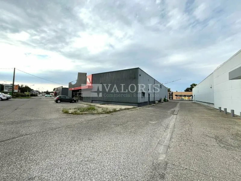 Local Commercial à louer - Avignon (84000) - 1100 m² - 10 083 €/mois