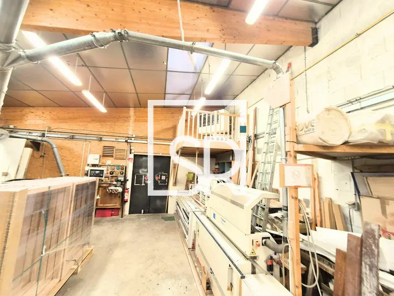 Entrepôt / Activité à vendre - Châteaugay (63119) - 576 m²