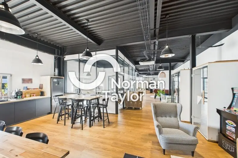 Bureau à louer - Pérols (34470) - 220 m² - 2 841 €/mois