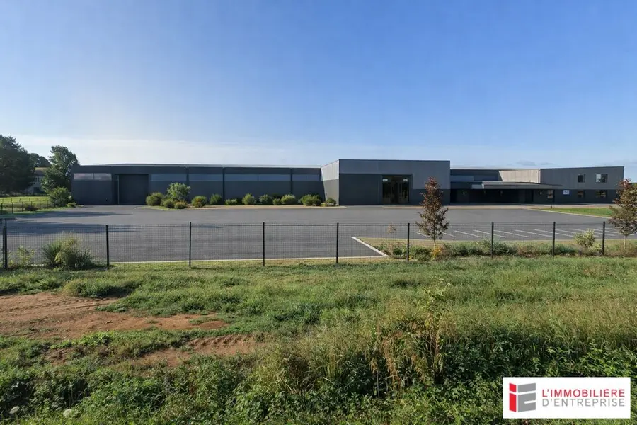 Entrepôt / Activité à louer - Bourg-Des-Comptes (35890) - 6300 m² - 30 000 €/...