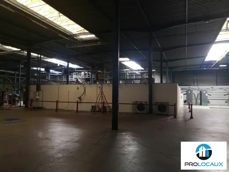 Entrepôt / Activité à louer - Saint-Étienne-Du-Rouvray (76800) - 1443 m² - 10...