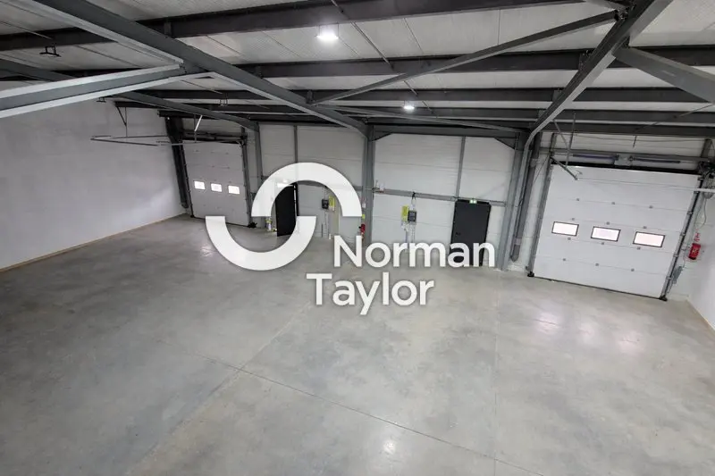 Entrepôt / Activité à louer - Vendres (34350) - 550 m² - 3 200 €/mois