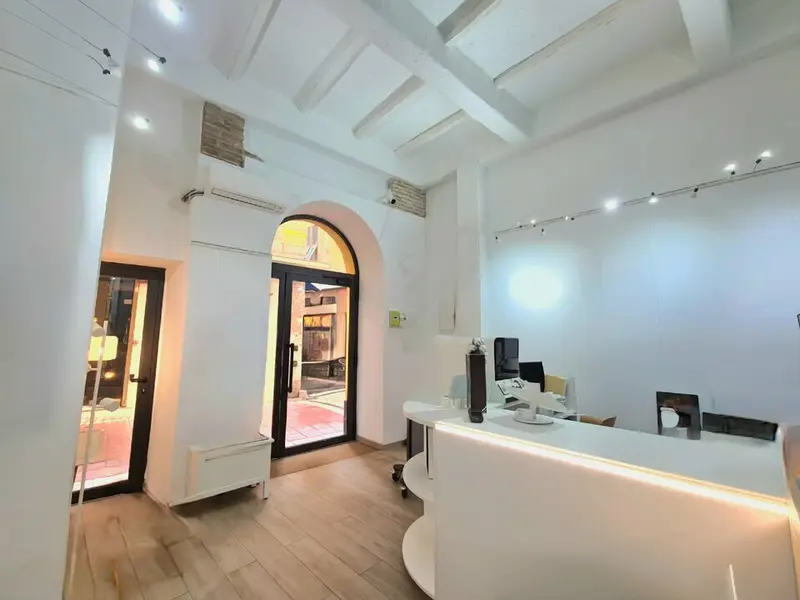 VIEUX NICE PROXIMITÉ JEAN JAURÈS - FAIBLE LOYER