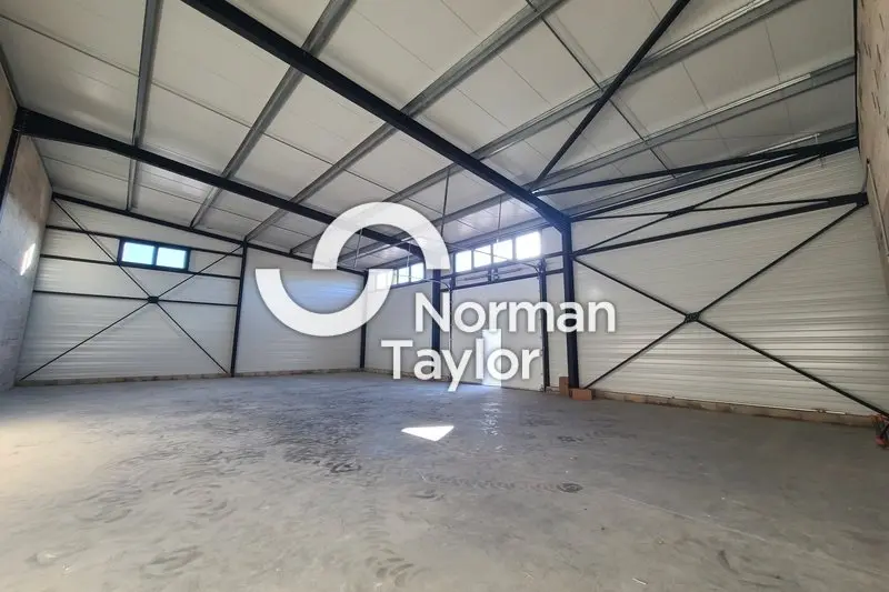 Entrepôt / Activité à louer - Sauvian (34410) - 1519 m² - 16 202 €/mois