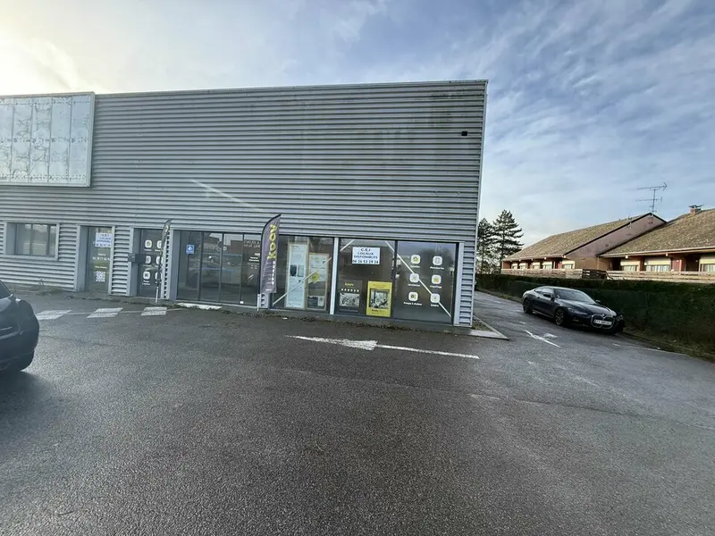 Local Commercial à louer - Barentin (76360) - 876 m² - 8 760 €/mois