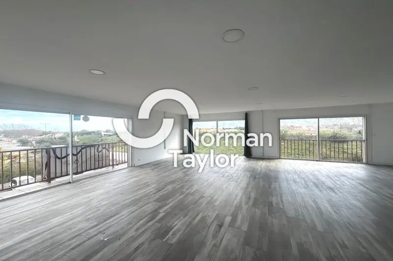 Bureau à louer - Laroque-Des-Albères (66740) - 100 m² - 1 200 €/mois