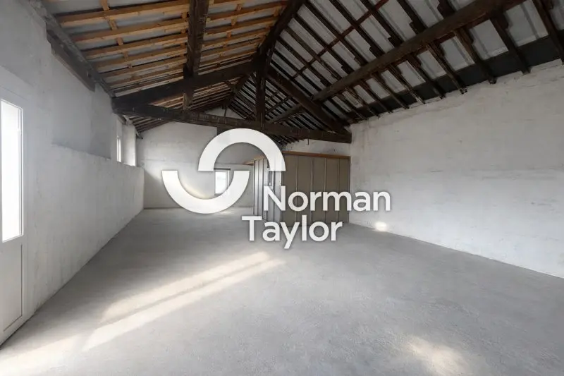 Entrepôt / Activité à louer - Laroque-Des-Albères (66740) - 150 m² - 1 800 €/...