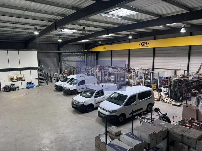 Entrepôt / Activité à louer - Eysines (33320) - 1127 m² - 7 486 €/mois