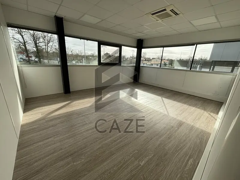 Bureau à louer - Floirac (33270) - 150 m² - 1 750 €/mois