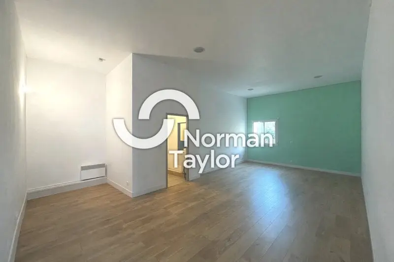 Bureau à louer - Elne (66200) - 106 m² - 1 390 €/mois