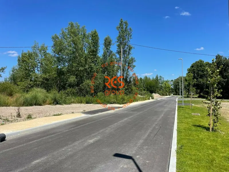 Terrain à vendre - Ambarès-Et-Lagrave (33440) - 5709 m²