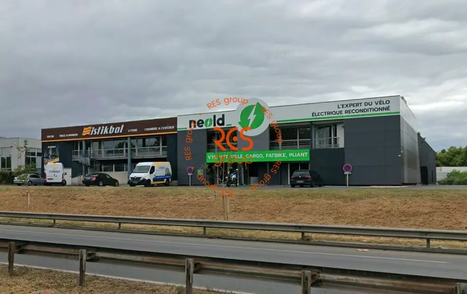 Local Commercial à louer - Bordeaux (33300) - 1200 m² - 11 000 €/mois