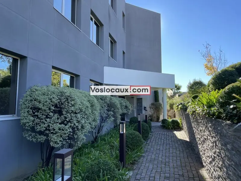 Bureau à louer - Valbonne (06560) - 672 m² - 8 349 €/mois