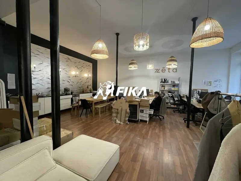 A LOUER - BUREAUX - 180 m² - (33000) - BORDEAUX