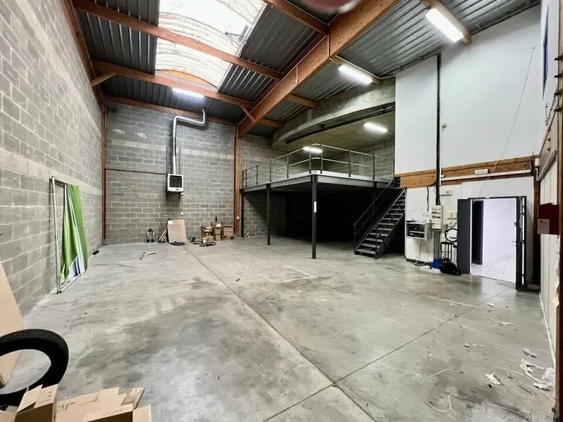 Entrepôt / Activité à vendre - Lagny-Sur-Marne (77400) - 1307 m²