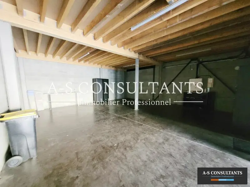 Entrepôt / Activité à louer - Vénissieux (69200) - 220 m² - 1 850 €/mois