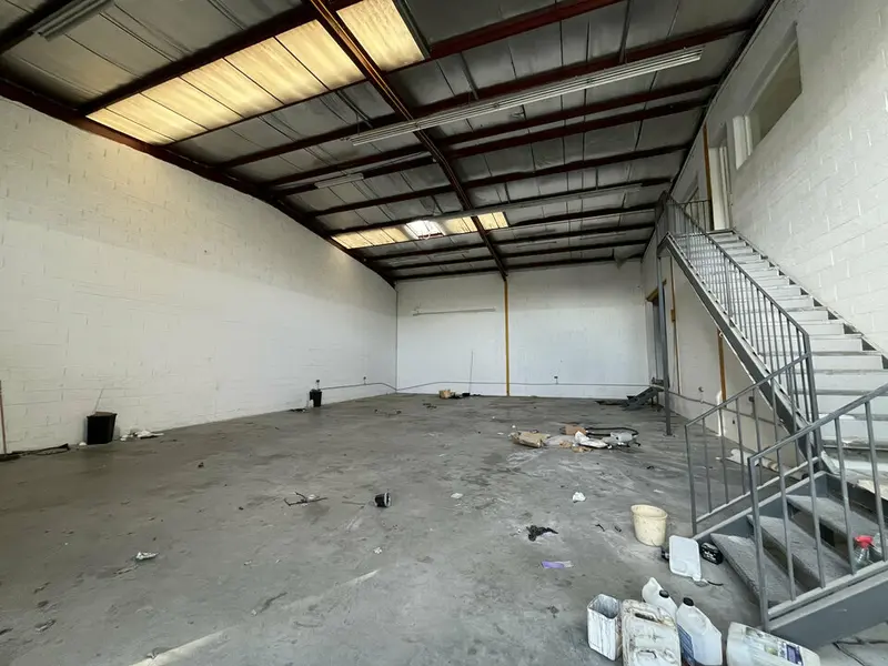 Entrepôt / Activité à louer - Quincy-Voisins (77860) - 417 m² - 2 432 €/mois