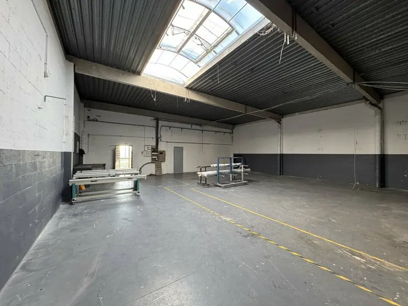 Entrepôt / Activité à louer - Lognes (77185) - 368 m² - 3 561 €/mois