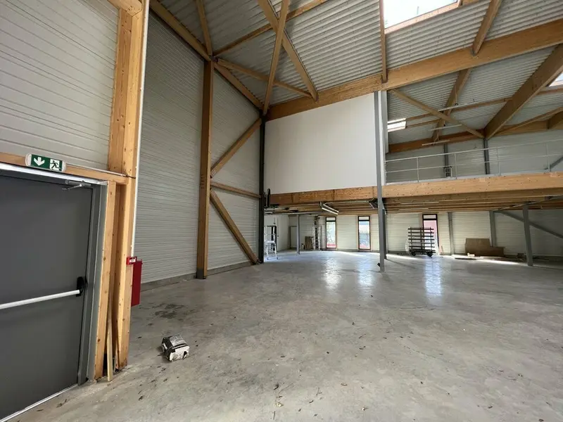 Entrepôt / Activité à louer - Chanteloup-En-Brie (77600) - 701 m² - 7 180 €/mois