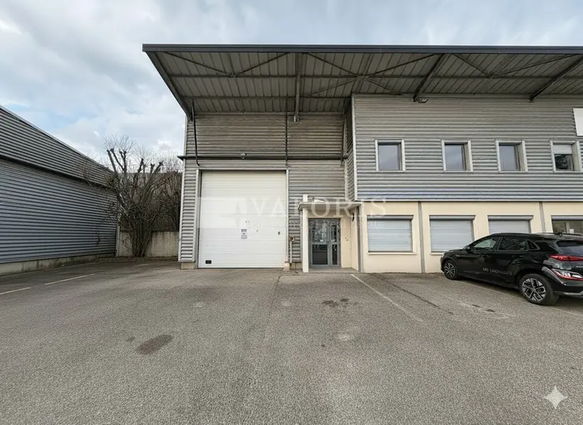 Entrepôt / Activité à louer - Décines-Charpieu (69150) - 238 m² - 1 958 €/mois