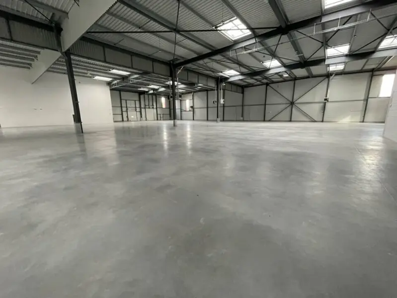A louer Locaux d'activité 1298m² Le Thillay