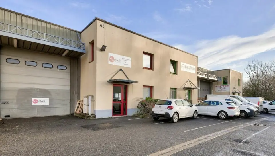 Entrepôt / Activité à louer - Pontault-Combault (77340) - 389 m² - 3 663 €/mois