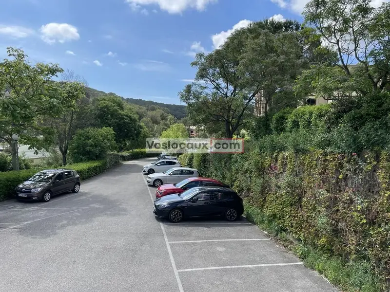 À LOUER  Bureaux de 360 m²  VALLAURIS - CHEMIN DE SAINT-BERNARD 