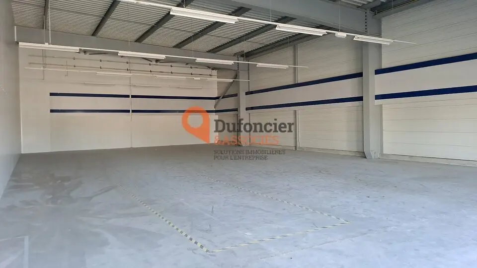 A louer Local commercial  316m² Antran