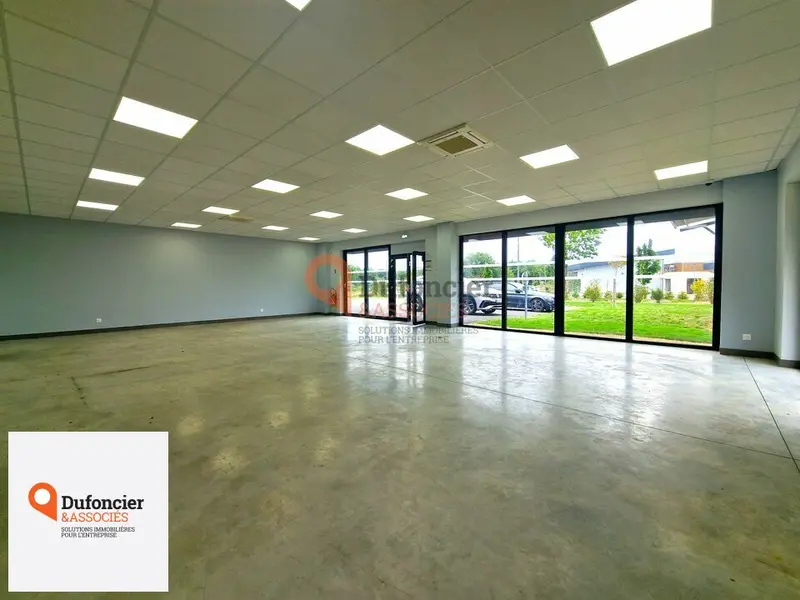 Entrepôt / Activité à louer - Poitiers (86000) - 300 m² - 2 850 €/mois