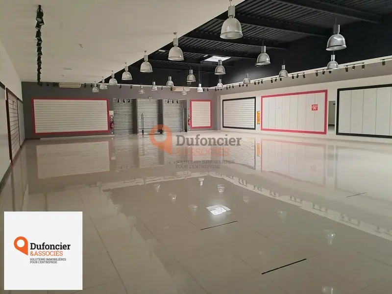 A louer Local commercial  388m² Antran