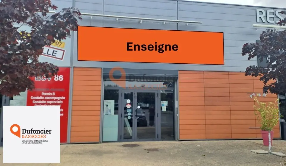 A LOUER LOCAL COMMERCIAL ZONE COMMERCIALE DE VOUILLE 86