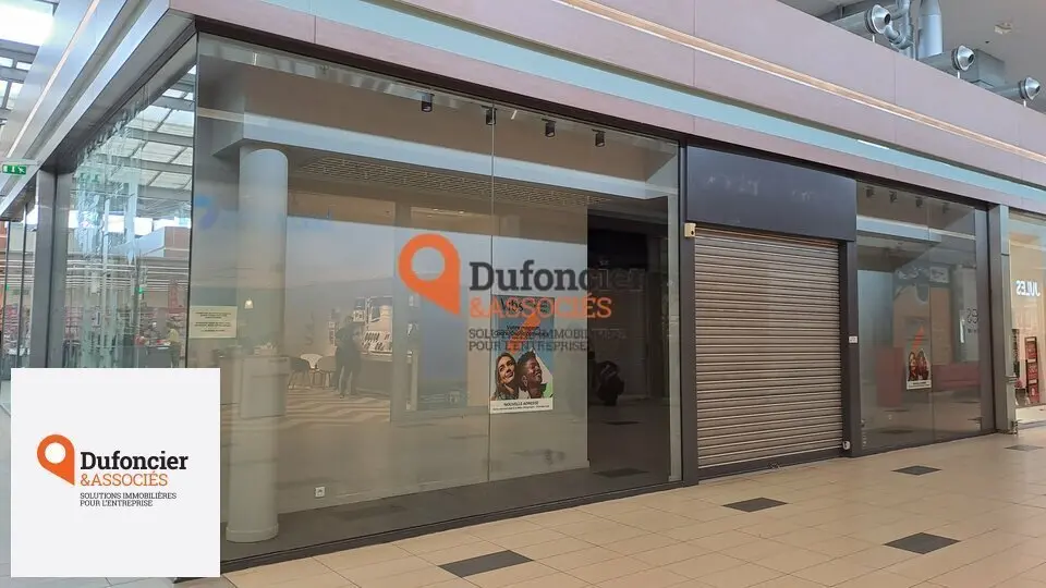 CELLULE BELLES VITRINES D'ANGLE GALERIE AUCHAN CHATELLERAULT (86)