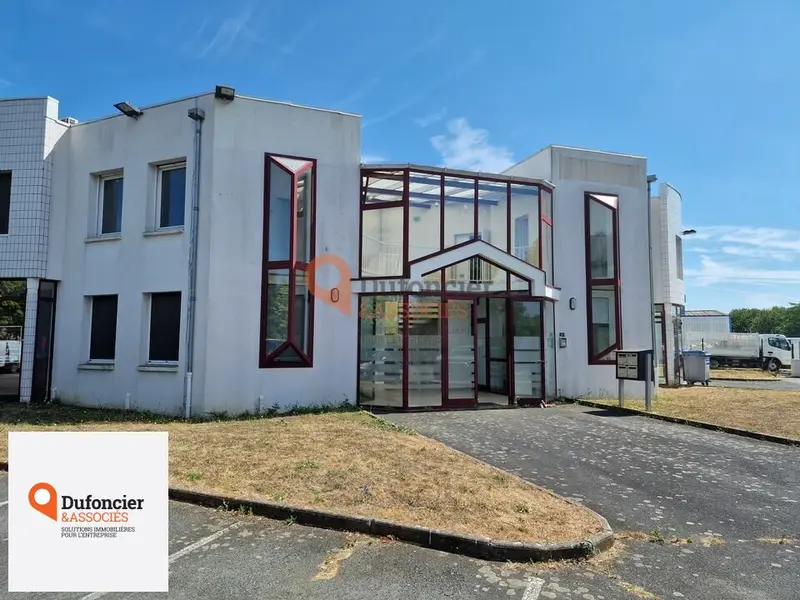 Bureau à louer - Poitiers (86000) - 125 m² - 1 354 €/mois