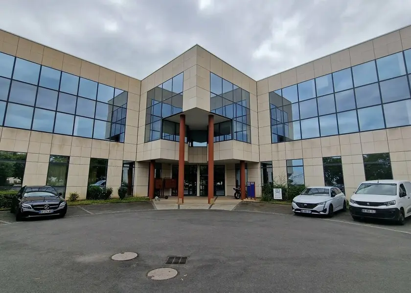 A LOUER - LOT DE BUREAUX DE 29 A 49M² - FUTUROSCOPE TELEPORT 4