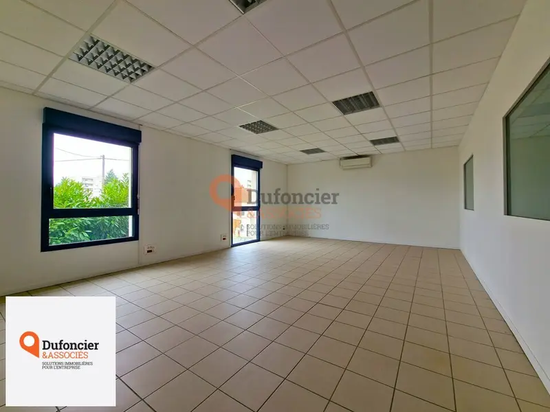 Bureau à louer - Poitiers (86000) - 139 m² - 1 400 €/mois