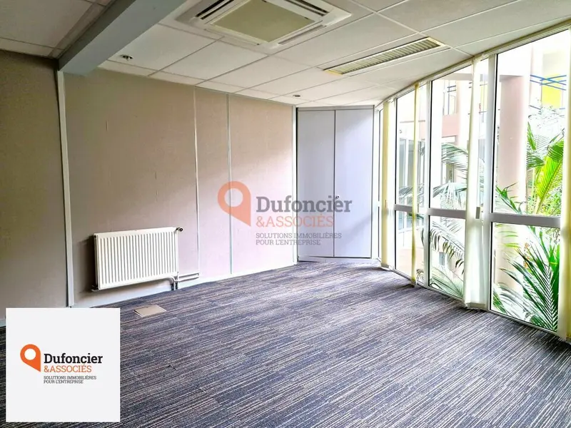 A louer Bureaux 169.83m² Chasseneuil-du-Poitou