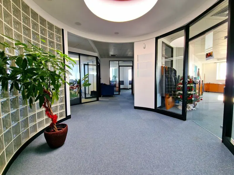 Bureau à vendre - Chasseneuil-Du-Poitou (86360) - 207 m²