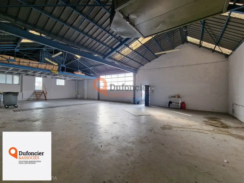 A louer Locaux d'activité 265m² Poitiers
