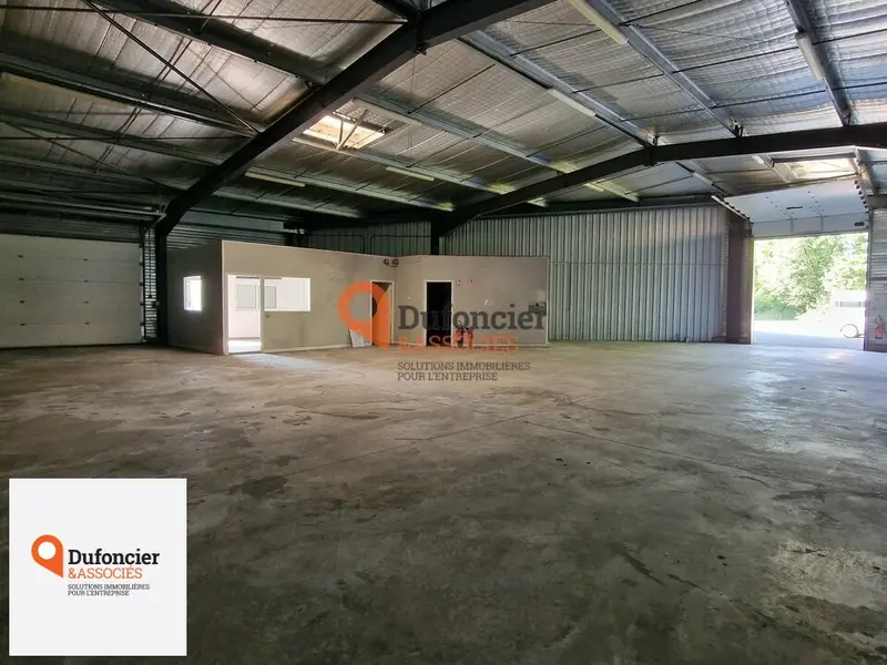 Entrepôt / Activité à louer - Saint-Benoît (86280) - 377 m² - 2 150 €/mois