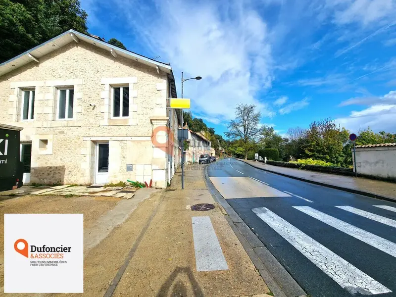 Local Commercial à louer - Poitiers (86000) - 125 m² - 2 000 €/mois