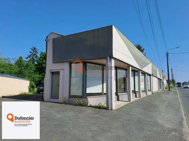 A vendre Local commercial  440m² Chasseneuil-du-Poitou