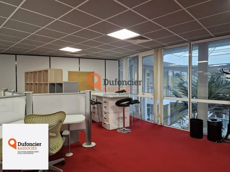 A louer Bureaux 453m² Chasseneuil-du-Poitou