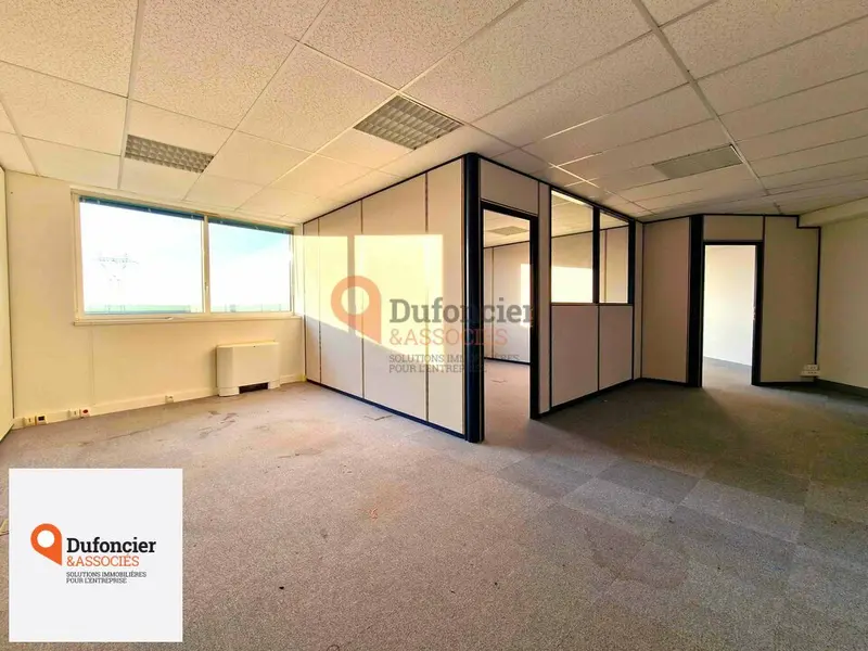 BUREAUX À VENDRE - FUTUROSCOPE POITIERS NORD - 130M²  
